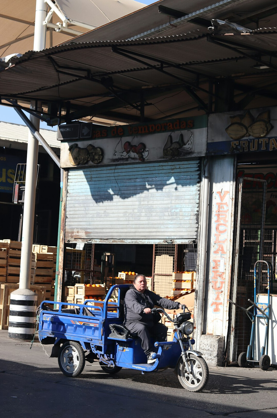 Elderly Chilean street vendor smiling at his stall